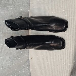 Nine & Co Phillipek ankle boots.  8.5 black